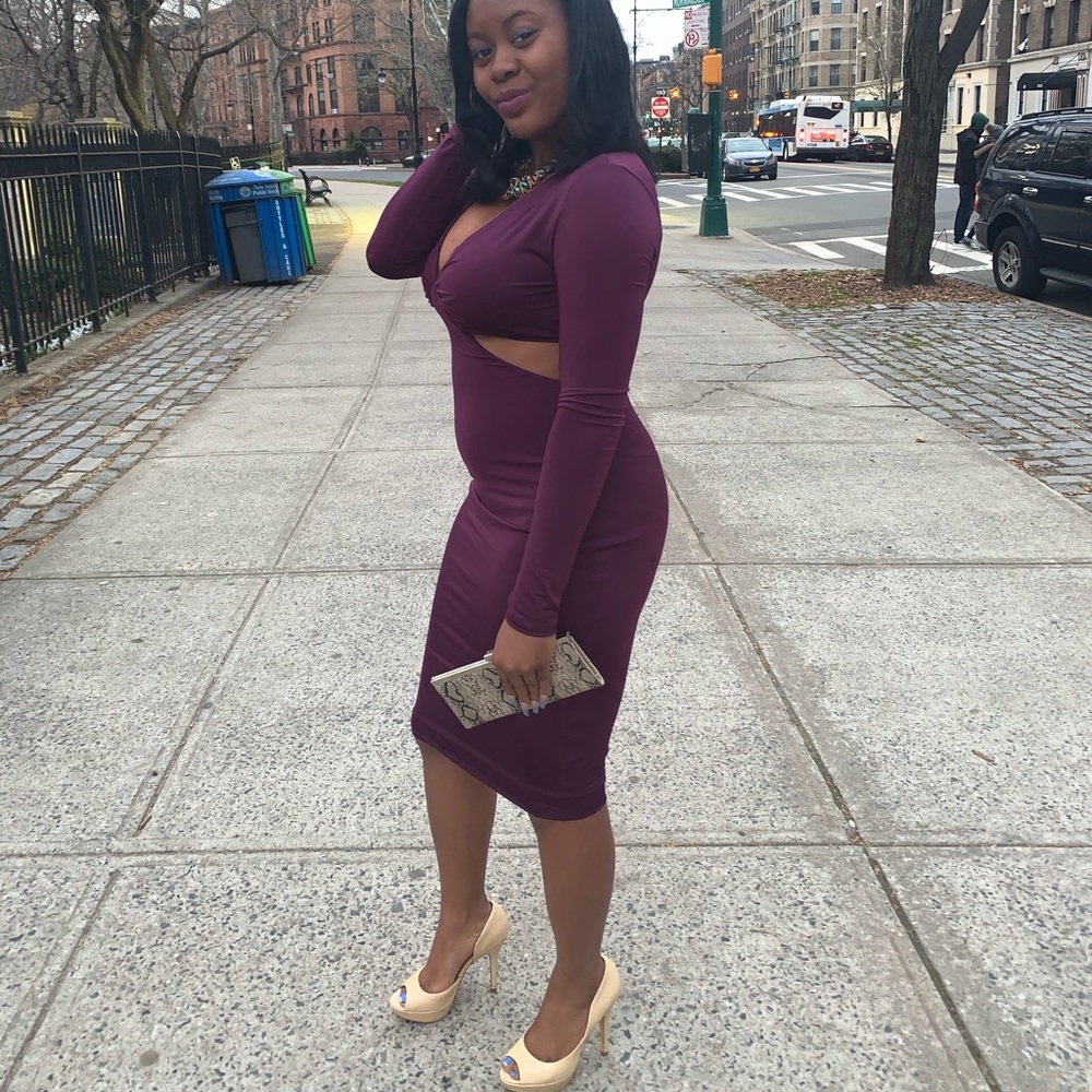 Dress long sleeves with cutouts